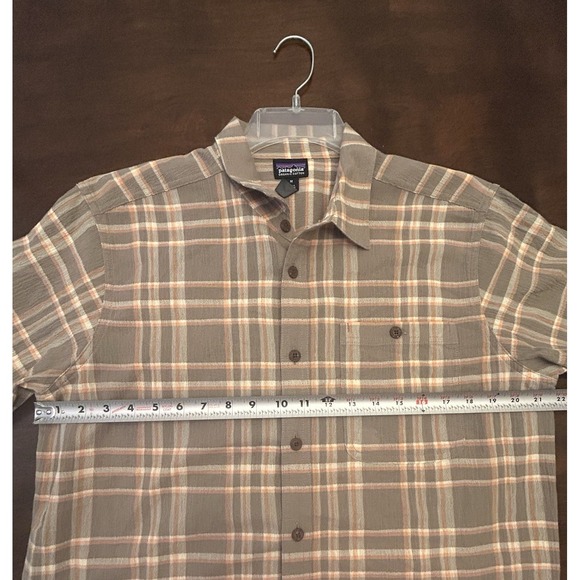 Patagonia Organic Cotton Shirt Men's Medium Button Up Short Sleeve Tan Plaid - Picture 5 of 8